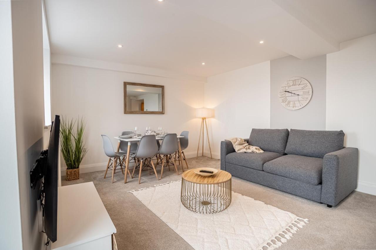 Elegant Fresh Spacious Two Bed Apartment - Juliet Balcony - Sea, Marina, Harbour Views, English Riviera Clock Tower Torquay Exterior photo